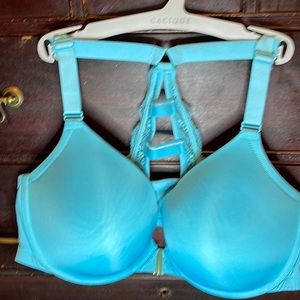 Cacique. Boost Plunge Front Closure. Teal color.